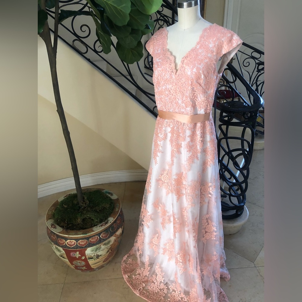 Aidan Mattox gown with floral detail. Pink/white size 12